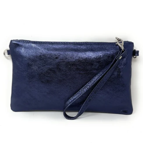 Sac pochette tendance femme en cuir italien pur cuir de vachette porté de travers et main rouge irisé