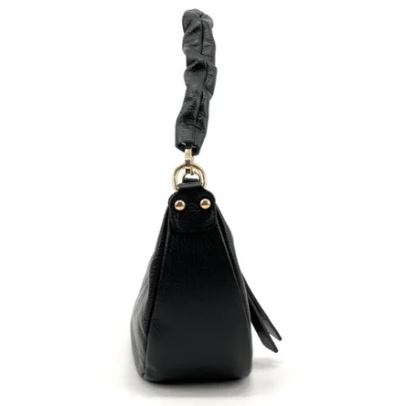 Sac femme forme hobo en cuir grainé noir pur vachette fabriqué en Italie porté épaule