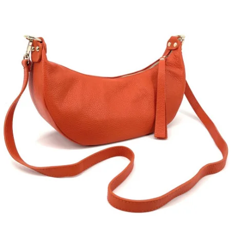 Sac à main forme hobo pour femme en cuir de vachette orange porté épaule avec bandoulière