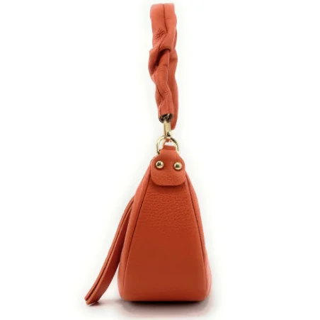 Sac hobo en cuir grainé pur vachette orange fabriqué en Italie porté épaule avec bandoulière