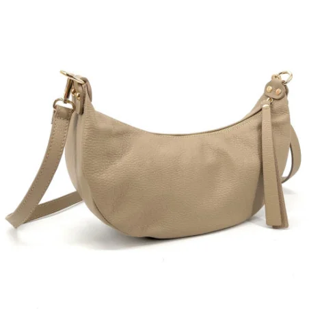 Sac baguette femme tendance en cuir grainé italien porté épaule taupe clair