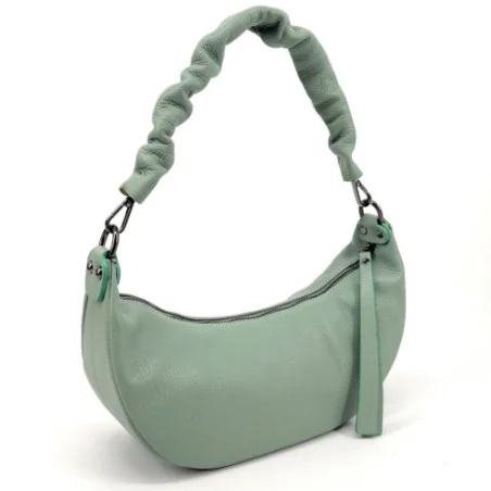 Sac à main hobo femme en cuir grainé italien couleur verte porté épaule avec bandoulière