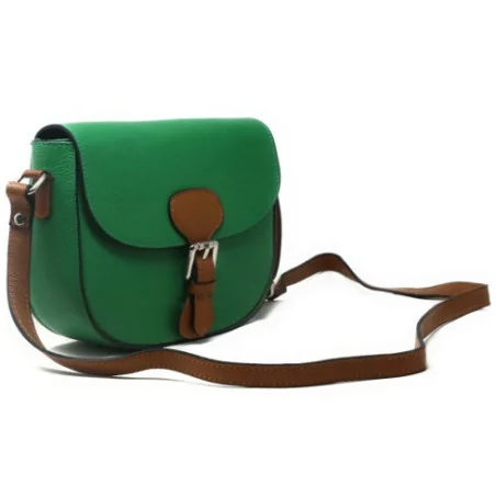 Sac bandoulière mode femme en véritable cuir grainé porté épaule et bandoulière vert anglais sac trotteur tendance