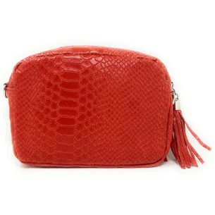 Mini sac trotteur bandoulière femme tendance en cuir embossé porté main épaule et bandoulière rouge fraise