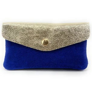 Pochette porte-monnaie tendance femme en daim et cuir irisé porté main bleu roi or porte-cartes