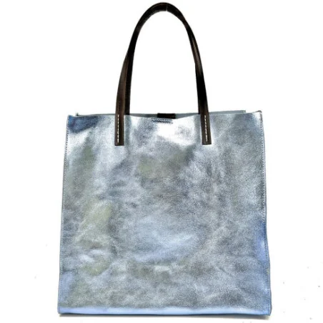 Sac à main tendance femme en cuir italien métallisé porté épaule bleu ciel irisé