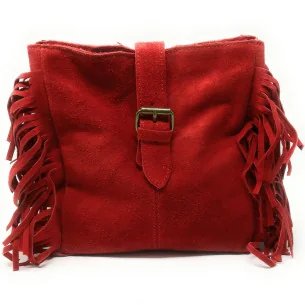 Sac bandoulière femme tendance en cuir nubuck porté épaule de travers et bandoulière rouge clair