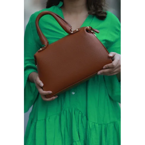 sac à main marron camel foncé en cuir grainé haut de gamme pour femme