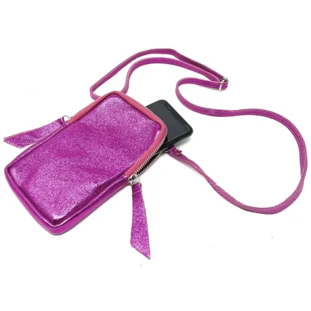 Sac pochette femme tendance en cuir irisé porté bandoulière ou tour du cou rose fuchsia irisé