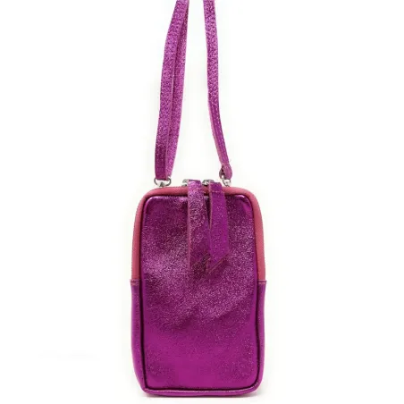 Sac pochette tendance femme en cuir nubuck irisé porté bandoulière rose fuchsia irisé