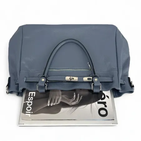 sac pour femme bleu glacier porté main avec bandoulière en cuir