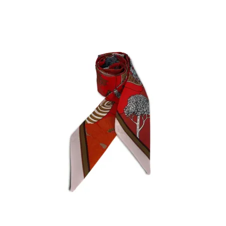 foulard pour femme en tissu effet satin rouge à motifs