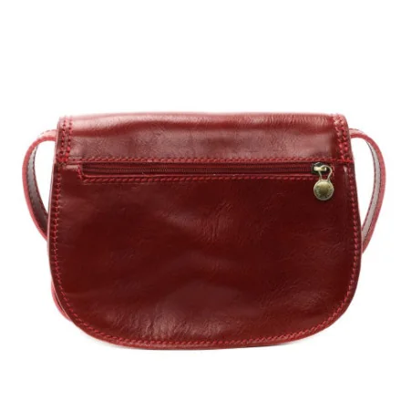 Sac très tendance femme en cuir italien lisse porté bandoulière rouge foncé