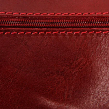 Sac à bandoulière pour femme en cuir lisse porté épaule avec bandoulière réglable rouge foncé